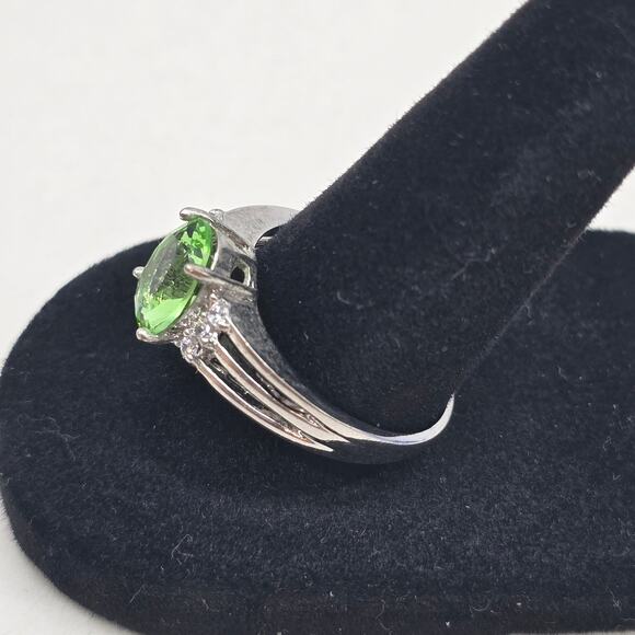 925 Sterling Silver Pave Rhinestone Oval Green Cocktail Ring Size 9 Elegant - Picture 3 of 5